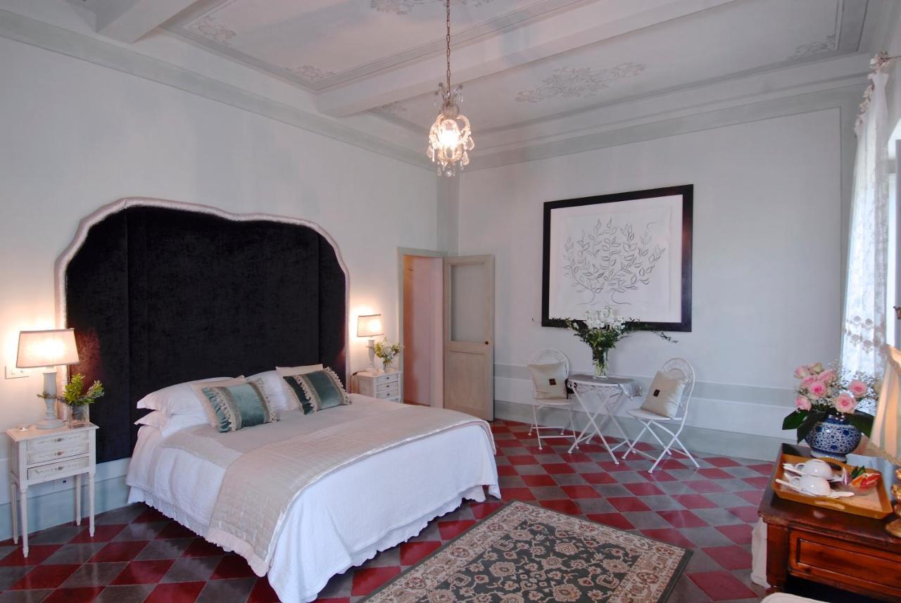 スポレート Palazzo Sant'Angelo Bed & Breakfast エクステリア 写真